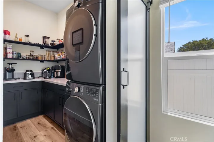 6952 Cozycroft Avenue, Winnetka, California 91306