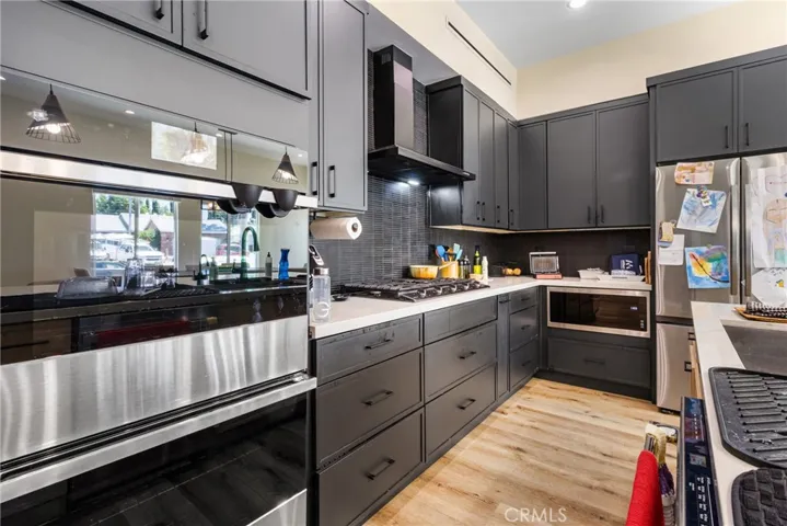 6952 Cozycroft Avenue, Winnetka, California 91306
