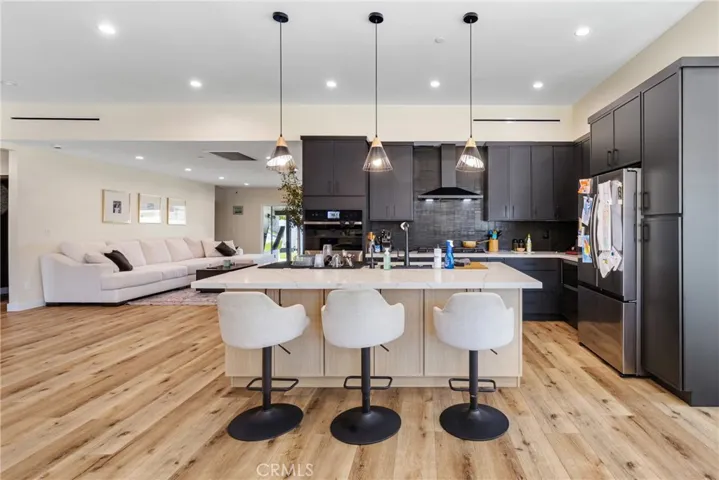 6952 Cozycroft Avenue, Winnetka, California 91306