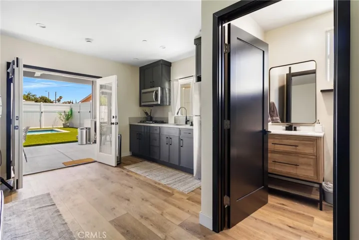 6952 Cozycroft Avenue, Winnetka, California 91306