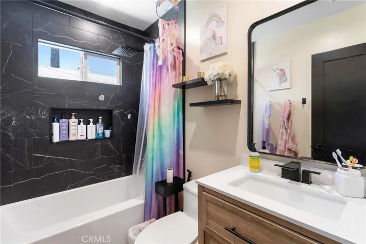 6952 Cozycroft Avenue, Winnetka, California 91306