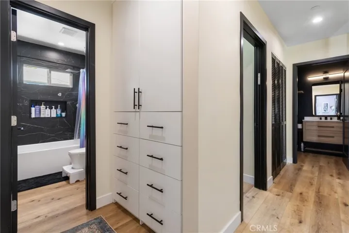 6952 Cozycroft Avenue, Winnetka, California 91306