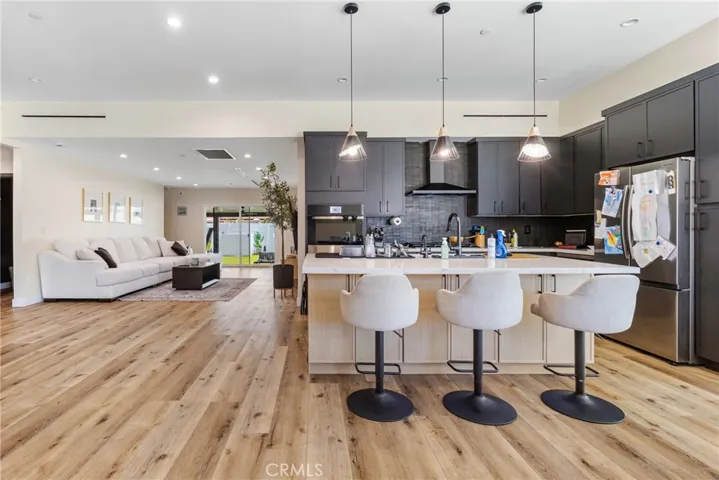 6952 Cozycroft Avenue, Winnetka, California 91306