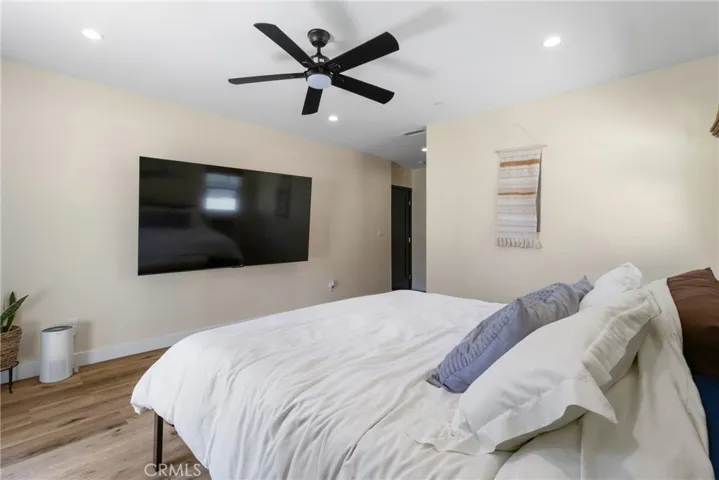 6952 Cozycroft Avenue, Winnetka, California 91306