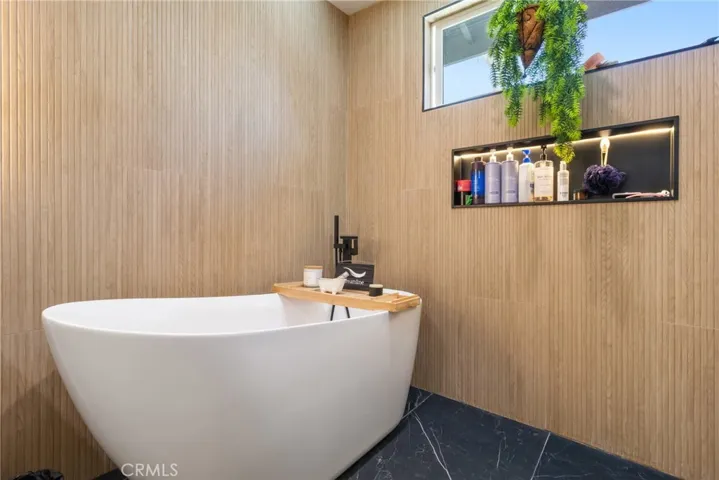 6952 Cozycroft Avenue, Winnetka, California 91306