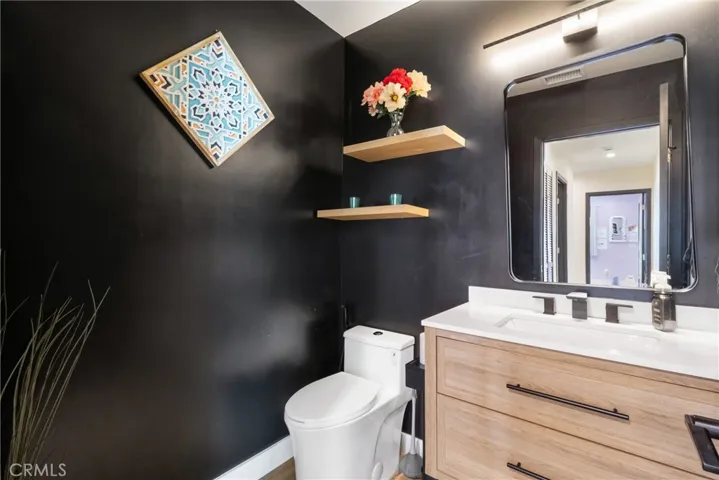 6952 Cozycroft Avenue, Winnetka, California 91306