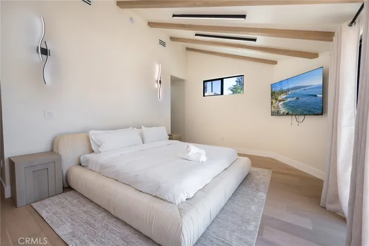 13562 Addison Street, Sherman Oaks, California 91423
