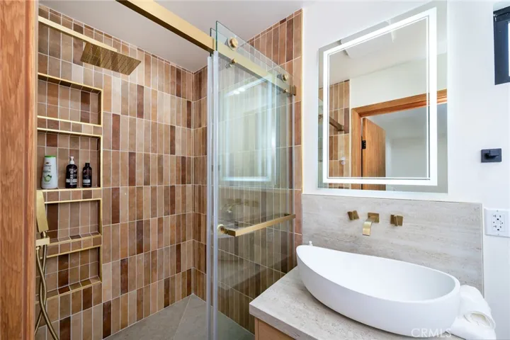 13562 Addison Street, Sherman Oaks, California 91423