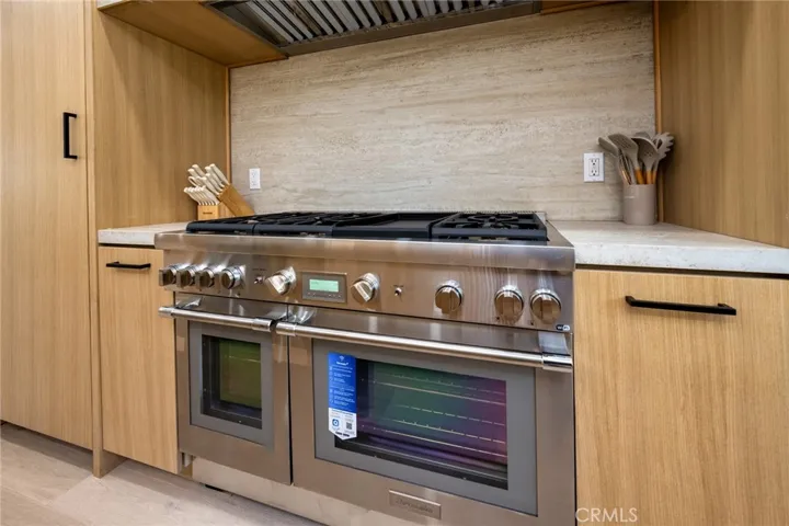 13562 Addison Street, Sherman Oaks, California 91423