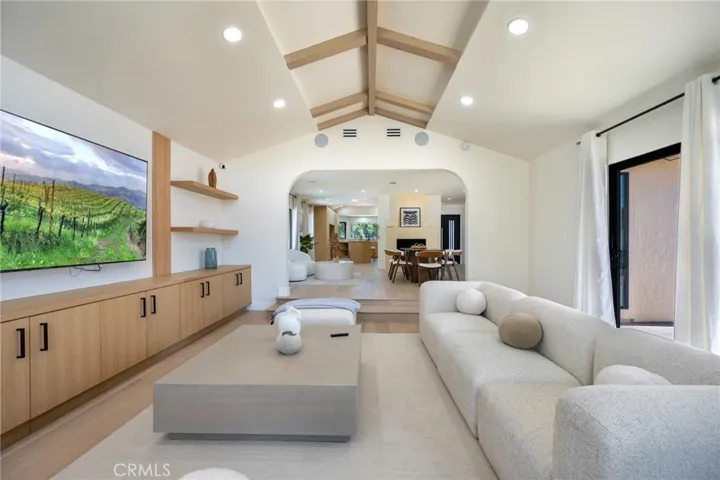13562 Addison Street, Sherman Oaks, California 91423