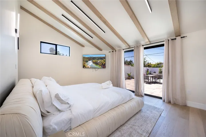 13562 Addison Street, Sherman Oaks, California 91423