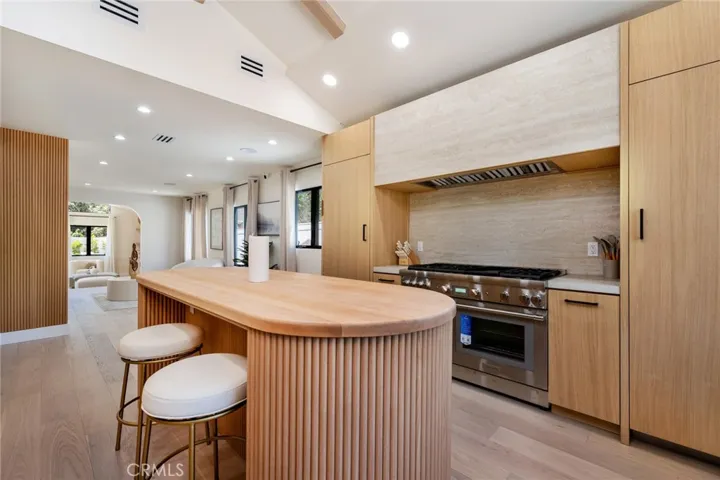 13562 Addison Street, Sherman Oaks, California 91423