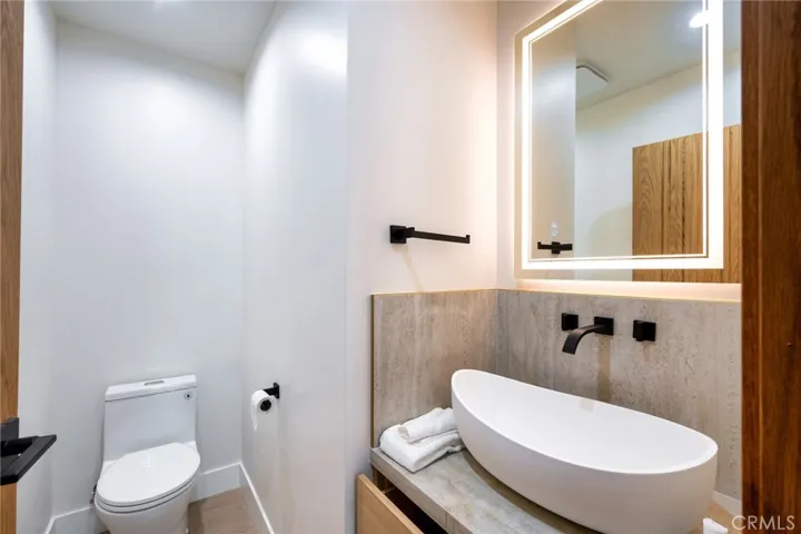 13562 Addison Street, Sherman Oaks, California 91423