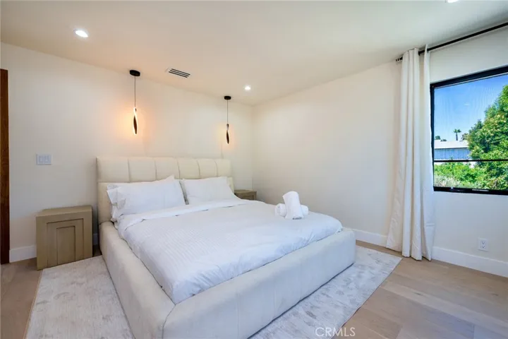13562 Addison Street, Sherman Oaks, California 91423