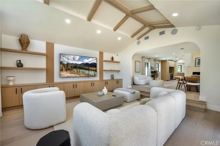 13562 Addison Street, Sherman Oaks, California 91423