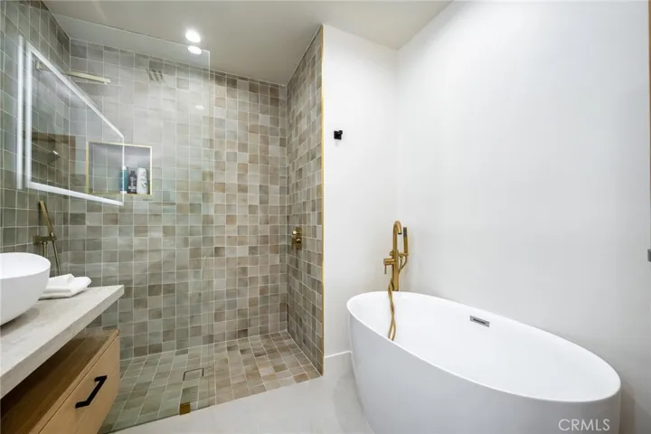 13562 Addison Street, Sherman Oaks, California 91423
