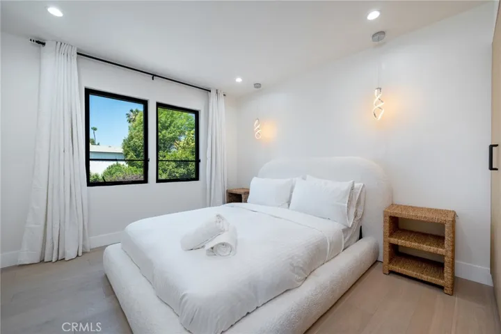 13562 Addison Street, Sherman Oaks, California 91423
