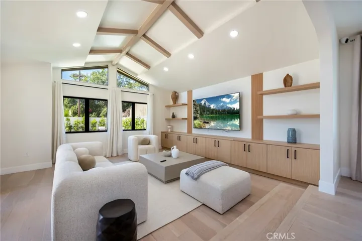 13562 Addison Street, Sherman Oaks, California 91423