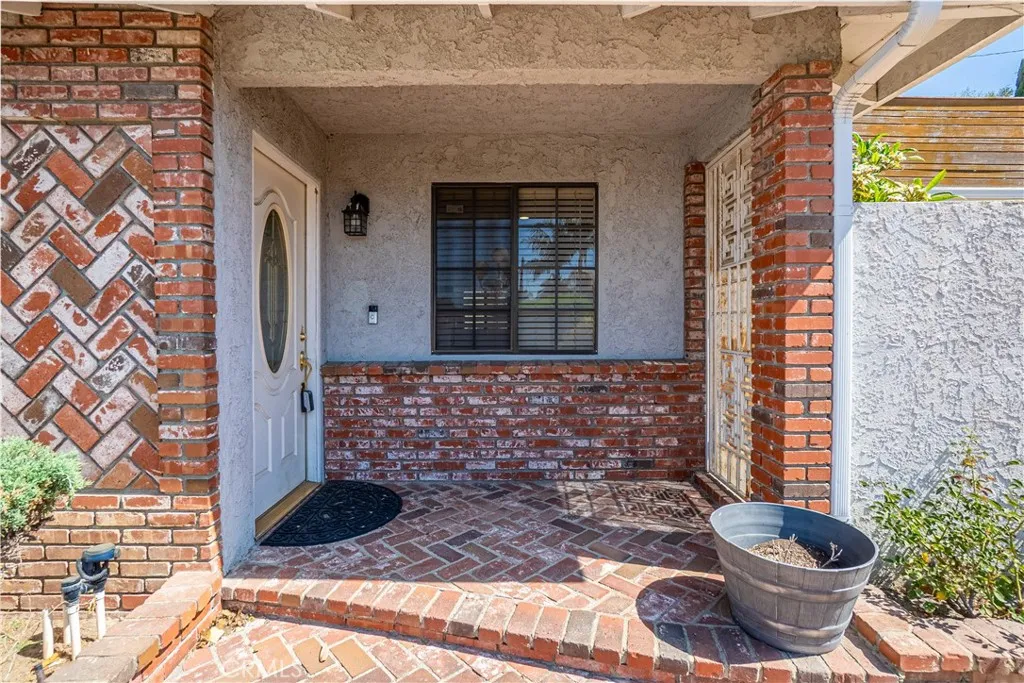 21200 Oakfort Avenue, Carson, California 90745 — photo 5