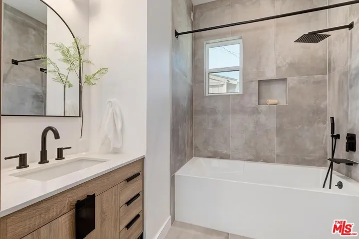 2616 W 73rd Street, Los Angeles, California 90043