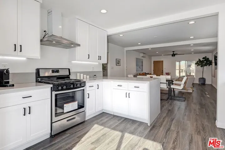 2616 W 73rd Street, Los Angeles, California 90043
