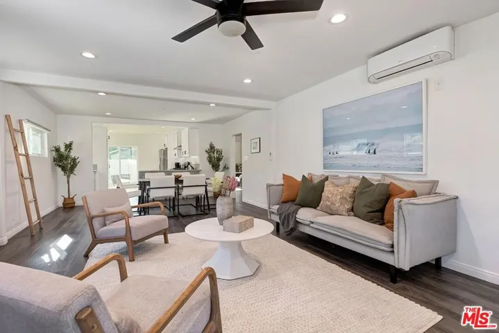 2616 W 73rd Street, Los Angeles, California 90043