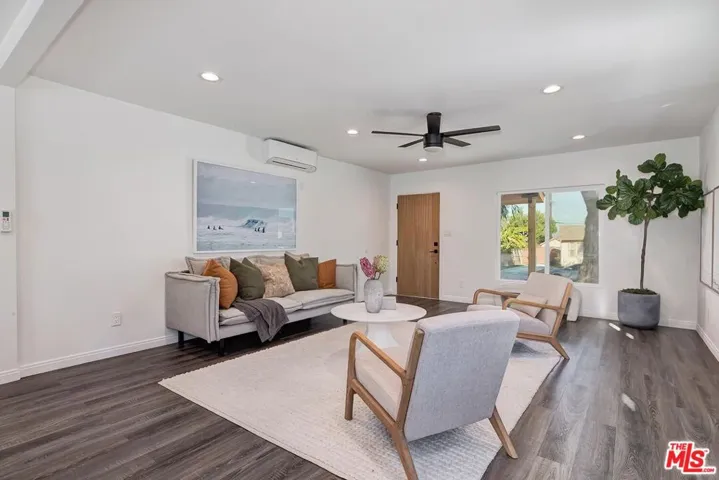 2616 W 73rd Street, Los Angeles, California 90043