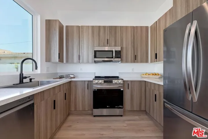 2616 W 73rd Street, Los Angeles, California 90043