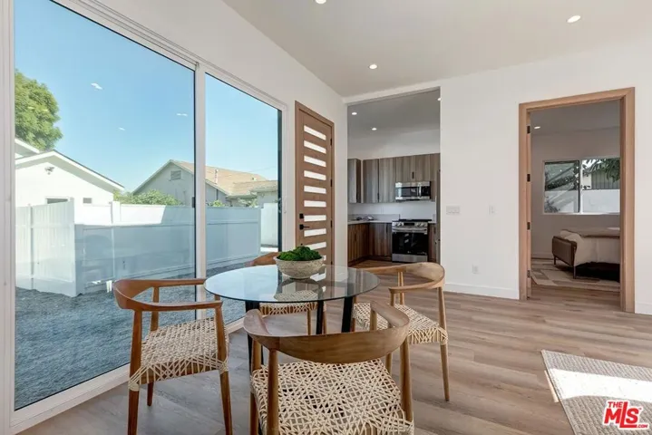2616 W 73rd Street, Los Angeles, California 90043