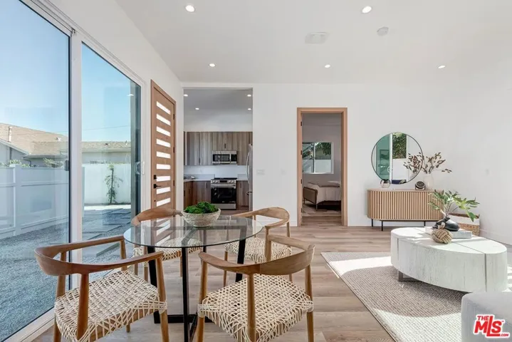 2616 W 73rd Street, Los Angeles, California 90043
