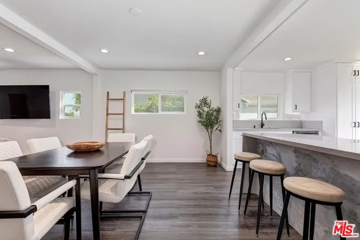 2616 W 73rd Street, Los Angeles, California 90043
