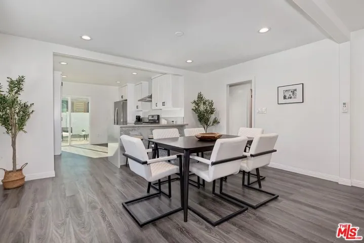 2616 W 73rd Street, Los Angeles, California 90043