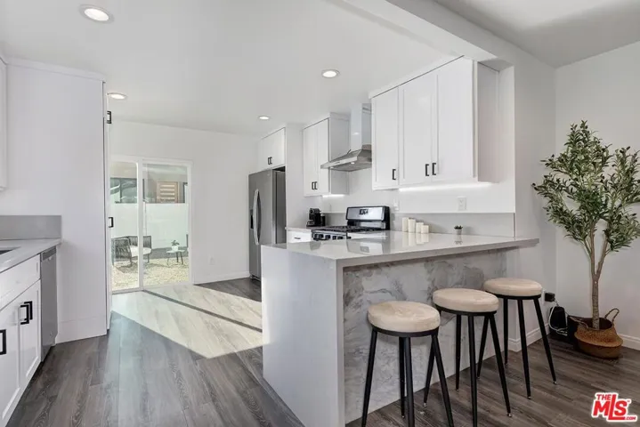 2616 W 73rd Street, Los Angeles, California 90043
