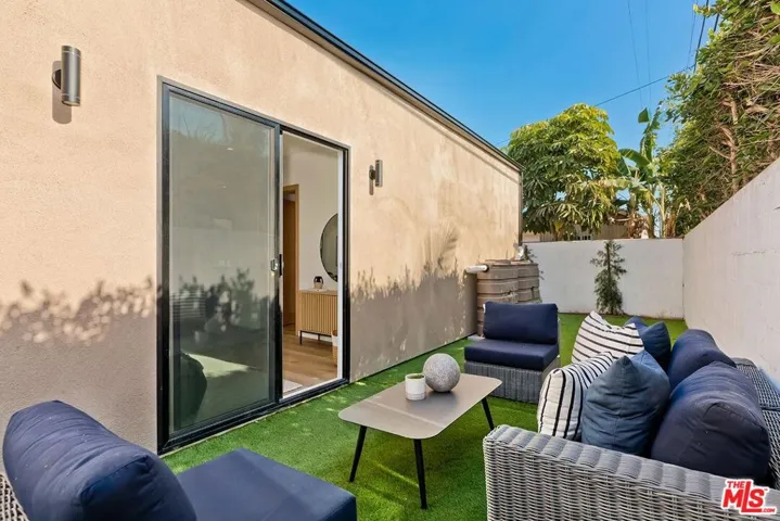 2616 W 73rd Street, Los Angeles, California 90043