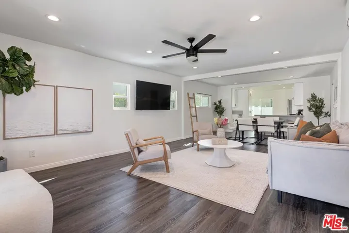 2616 W 73rd Street, Los Angeles, California 90043