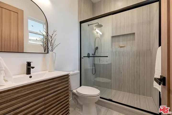 2616 W 73rd Street, Los Angeles, California 90043