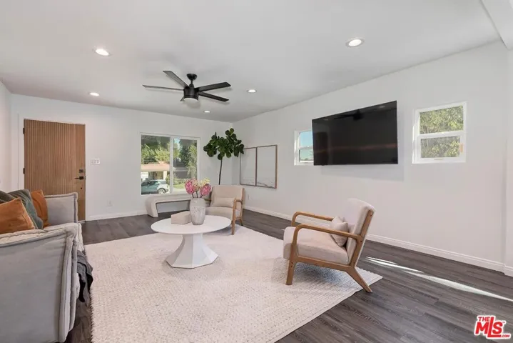 2616 W 73rd Street, Los Angeles, California 90043