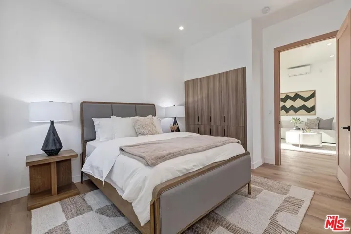2616 W 73rd Street, Los Angeles, California 90043