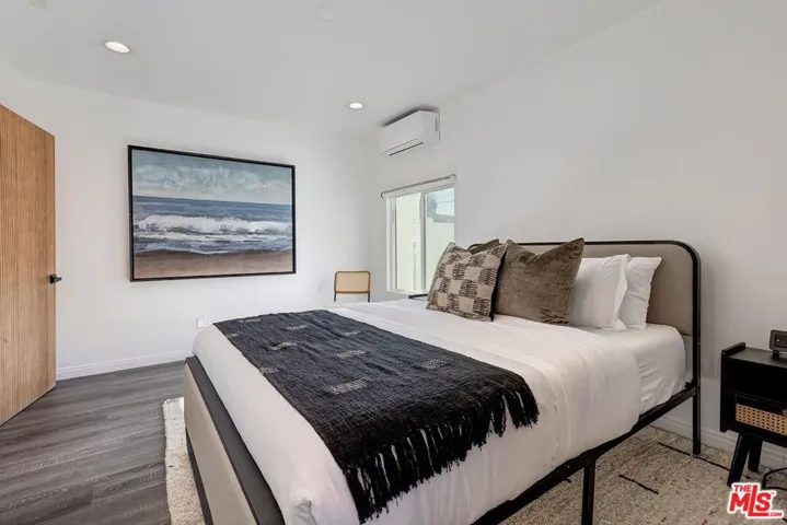 2616 W 73rd Street, Los Angeles, California 90043