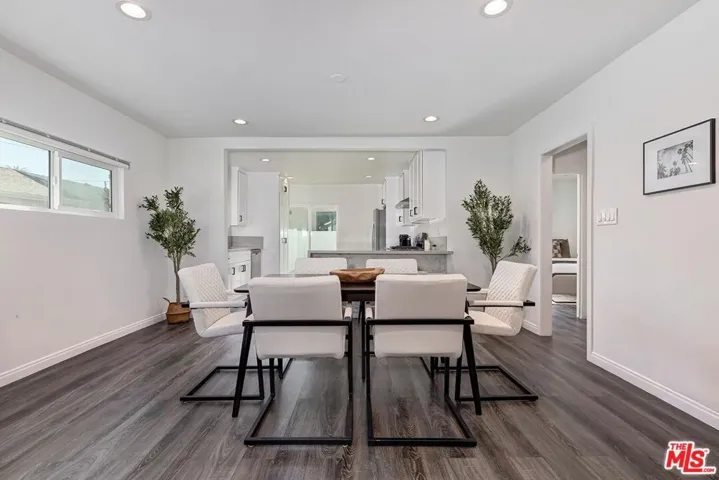 2616 W 73rd Street, Los Angeles, California 90043