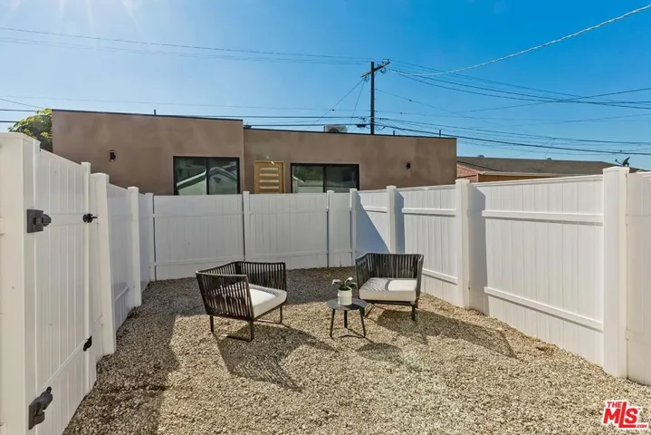 2616 W 73rd Street, Los Angeles, California 90043