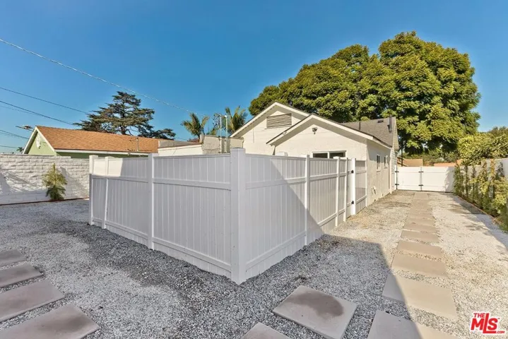 2616 W 73rd Street, Los Angeles, California 90043