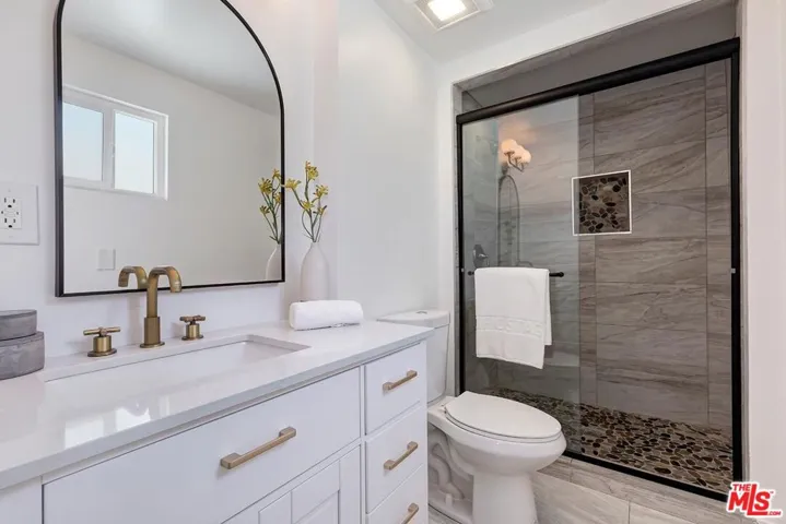 2616 W 73rd Street, Los Angeles, California 90043