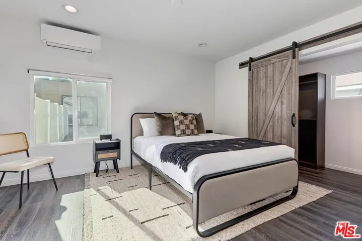 2616 W 73rd Street, Los Angeles, California 90043