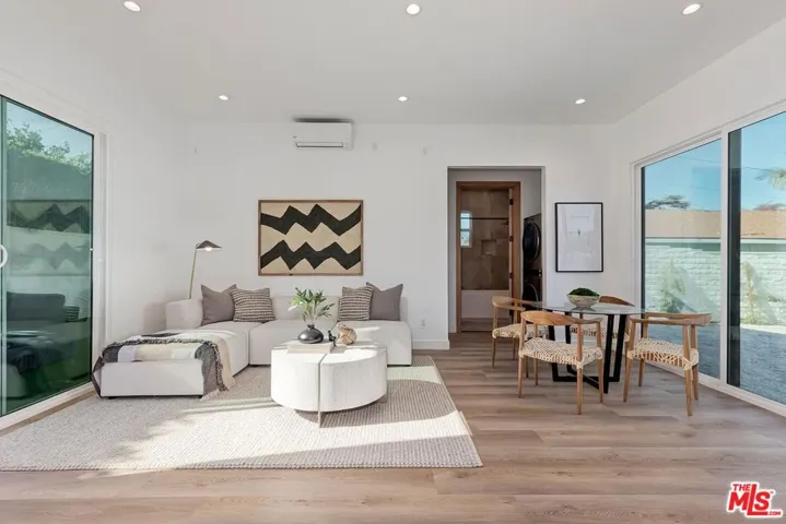 2616 W 73rd Street, Los Angeles, California 90043