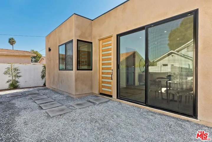 2616 W 73rd Street, Los Angeles, California 90043