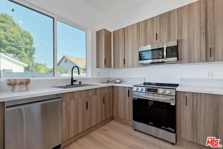 2616 W 73rd Street, Los Angeles, California 90043