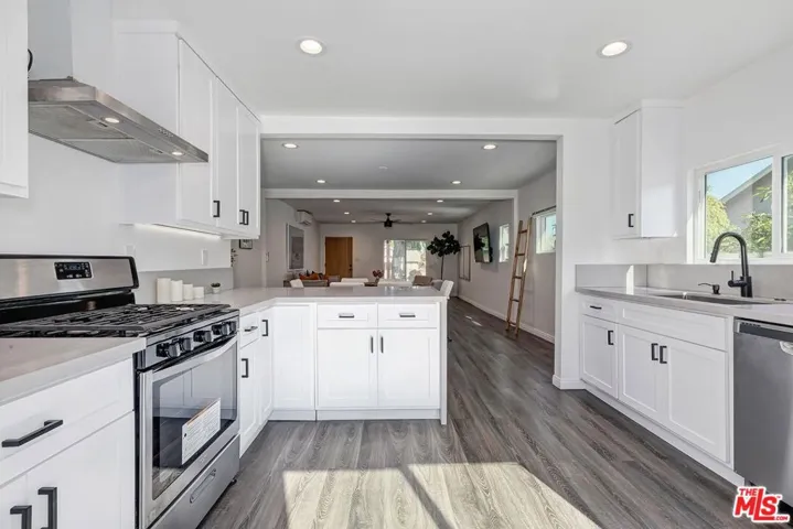 2616 W 73rd Street, Los Angeles, California 90043