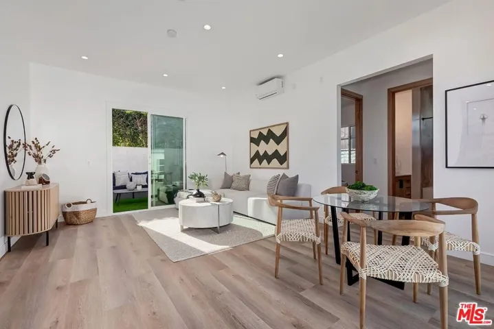 2616 W 73rd Street, Los Angeles, California 90043