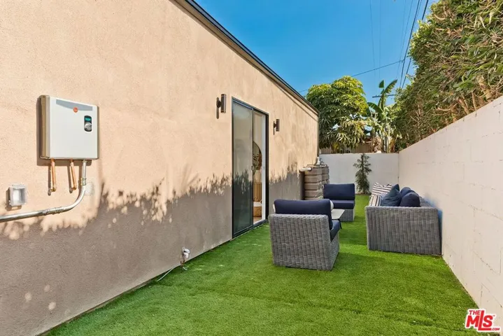 2616 W 73rd Street, Los Angeles, California 90043